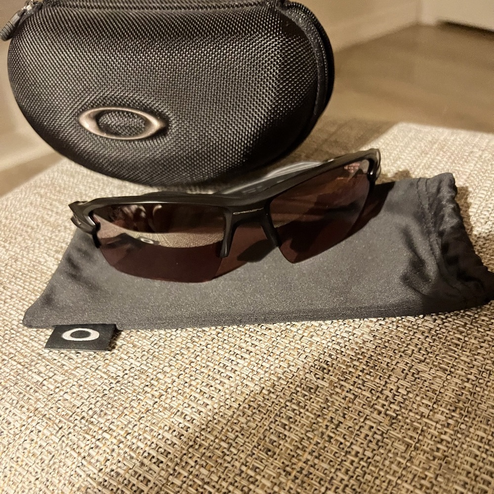 COPY - Oakley flak 2.0 polarized sunglasses excellent condition comes with case…